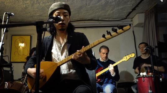 Çinli Türkiye Tanıştığı Bağlama İle Ülkesinde Konser Veriyor