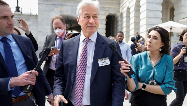 JPMorgan CEO’su Jamie Dimon, Jeffrey Epstein takım elbisesiyle görevden alındı