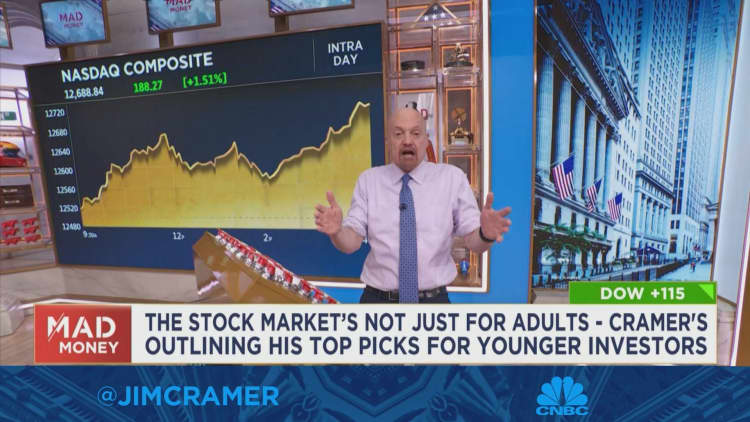 Jim Cramer, genç yatırımcının portföyü için riskli hisse senetlerini bir araya getiriyor