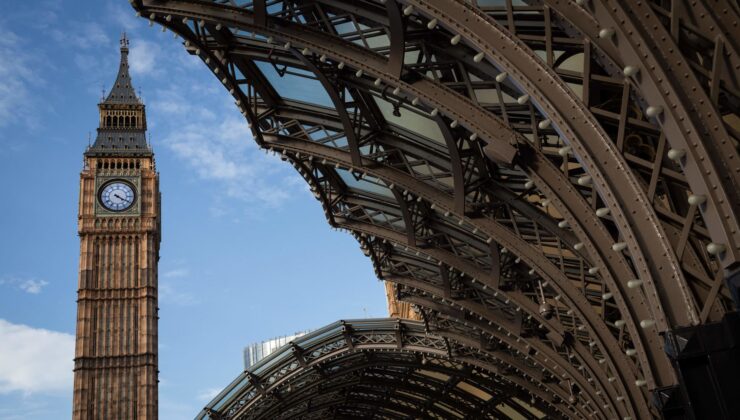 Macao, Londra’daki Big Ben’in dev bir kopyasıyla 2 milyar dolarlık tesisi açtı