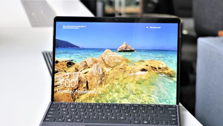 Microsoft, Surface Pro X kamera hatası için geçici bir düzeltme yayınladı
