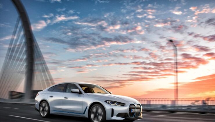 BMW, 2023 yaz serisi için üç yeni EV ortaya koyuyor
