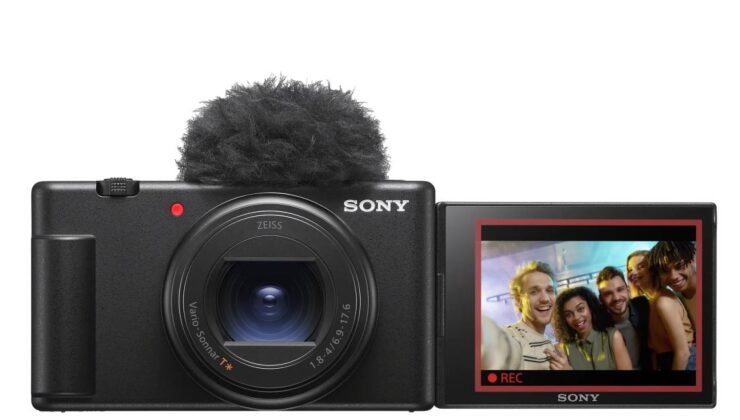 Sony ZV-1 II, vlog çekerken tüm yüzünüzü sığdırabilmeniz için geniş bir lense sahiptir