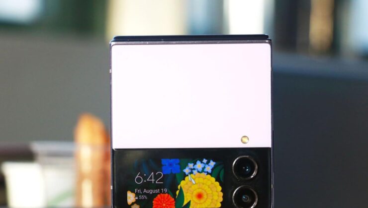 Sızan Samsung Galaxy Z Flip 5 render, daha büyük bir kapak ekranı gösteriyor